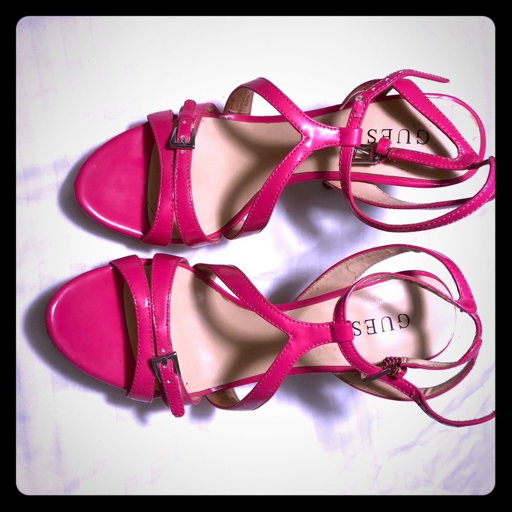 GUESS Platform Pumps